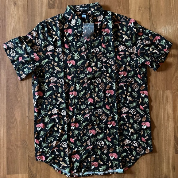 NWT Mushroom Woods Woven Button-Up size medium Hot Topic 🍄 - Picture 8 of 9